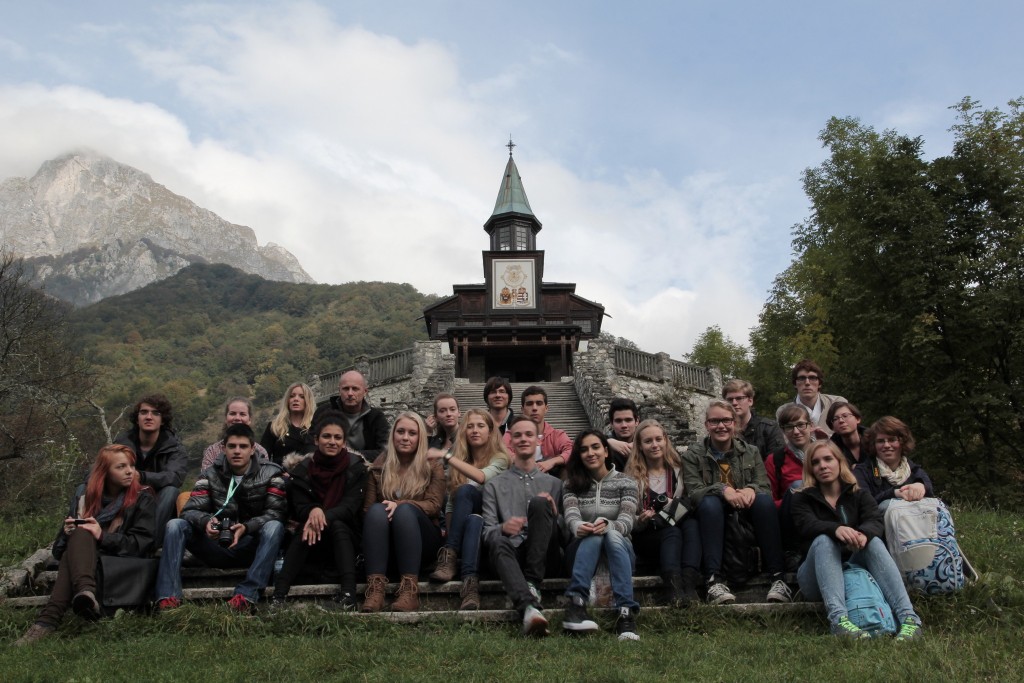Young Europeans visiting Javorca cathedral (Photo Tina Gotthardt)