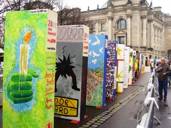 Conmemoring 20 years of the fall of the Berlin wall in 2009. (Photo: Milan Vukašinović)