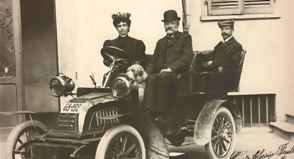 Ernestina Prola in her car, 1910