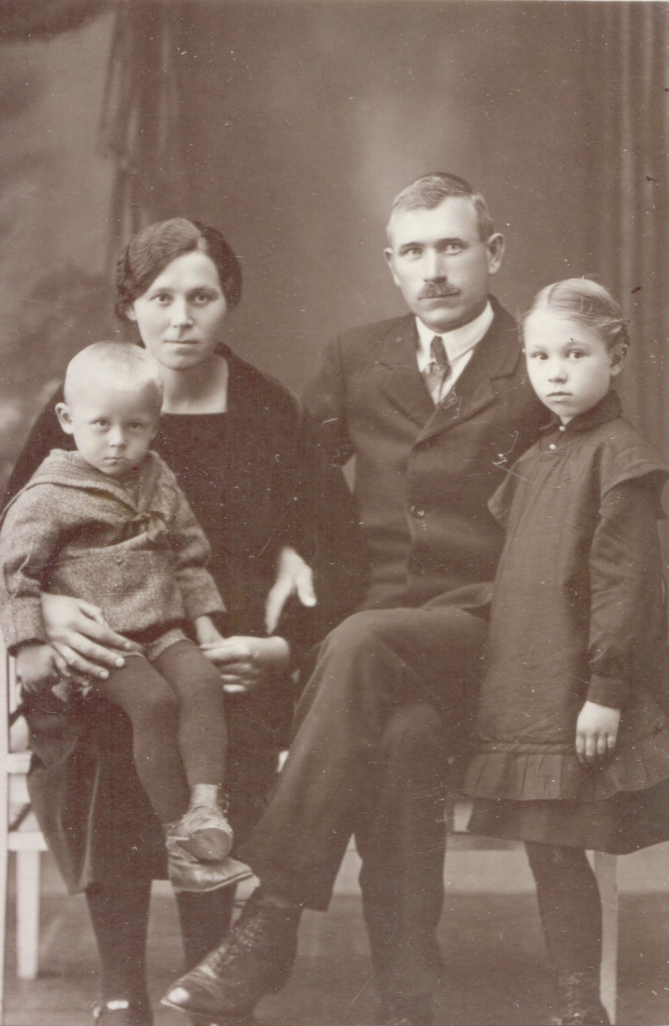 Jānis with his parents and sister Eri- ka, 1945