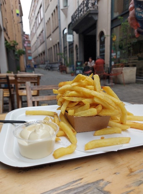 Belgian fries served with Andalouse sauce 